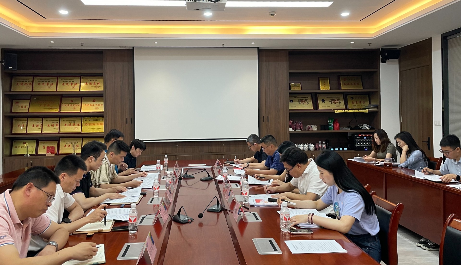 講黨性守黨規嚴黨紀——市交投集團領(lǐng)導赴市交投物流集團開(kāi)展聯(lián)系點(diǎn)工作，葉嵐清拍攝2.jpg