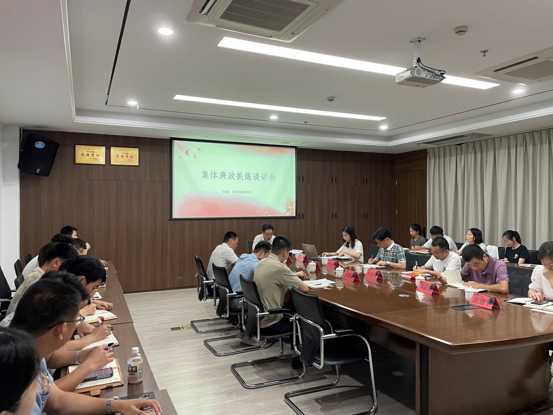 市交投集團領(lǐng)導深入市交投物流集團市交投勘察設計公司開(kāi)展聯(lián)系點(diǎn)工作，葉嵐清拍攝2.jpg