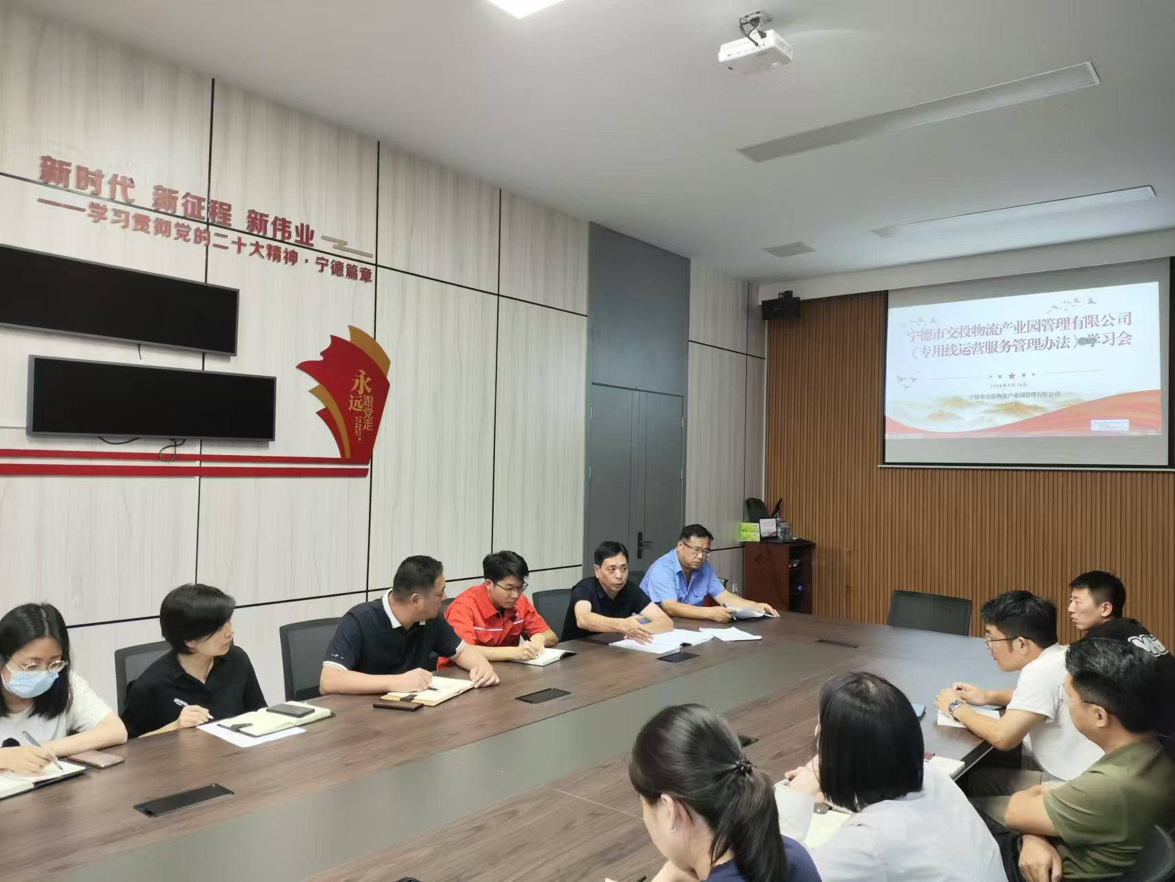 福州鐵路物流中心寧德鐵路物流營(yíng)業(yè)部領(lǐng)導深入寧德陸港開(kāi)展愛(ài)車(chē)宣傳活動(dòng)，張長(cháng)明拍攝.jpg