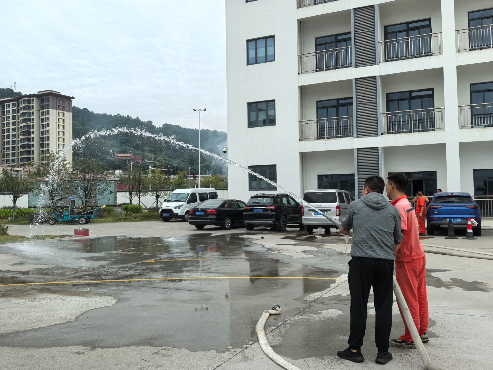 寧德陸港開(kāi)展“119消防安全日”應急演練活動(dòng)，周明組拍攝3.jpg